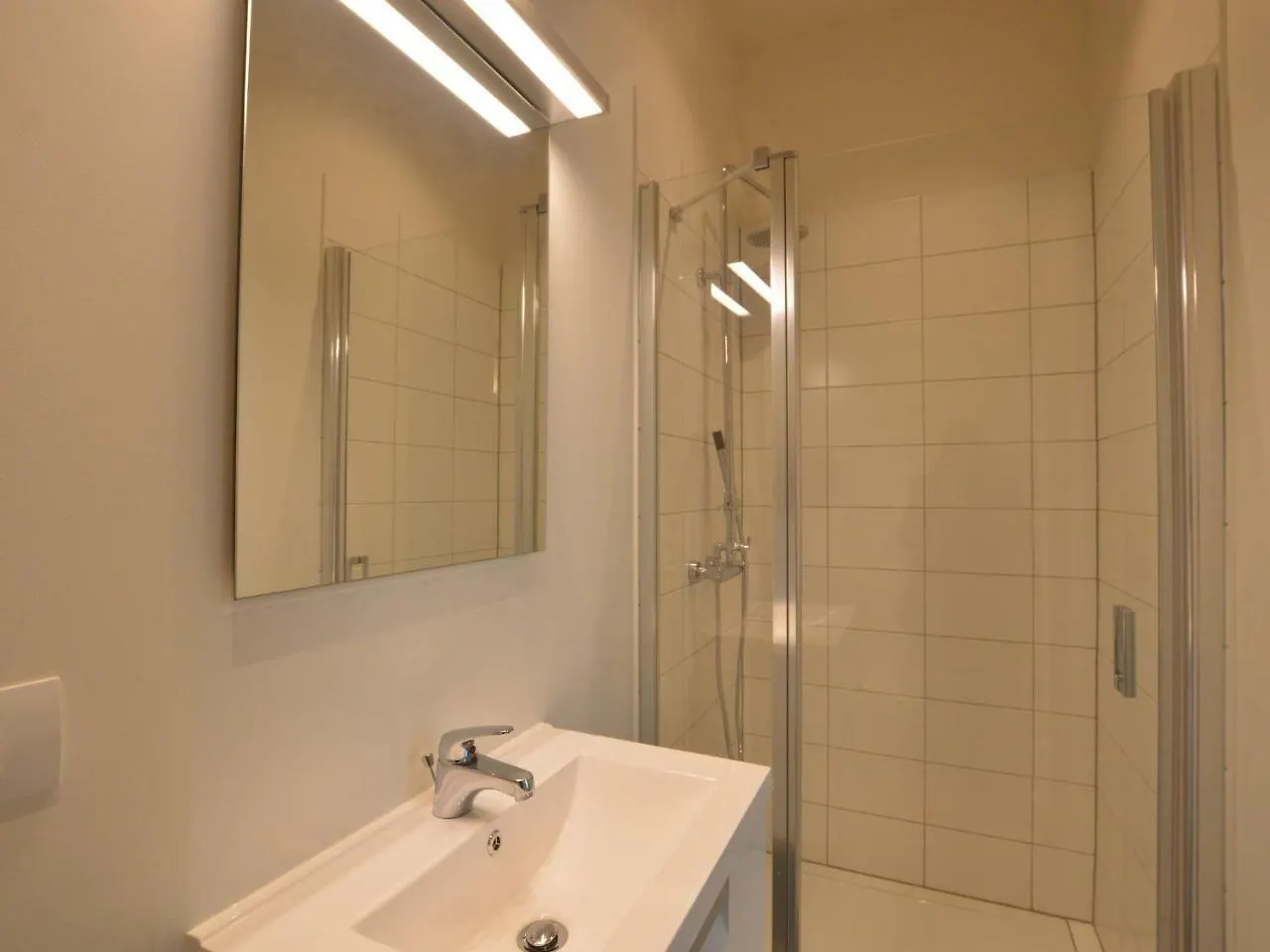 Cozy Apartment In Antwerpen Near Eilandje Αμβέρσα